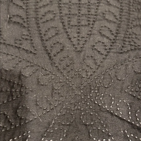 Elegant Black King Bedspread with Two Pillow Shams & Bedskirt - Picture 3 of 4